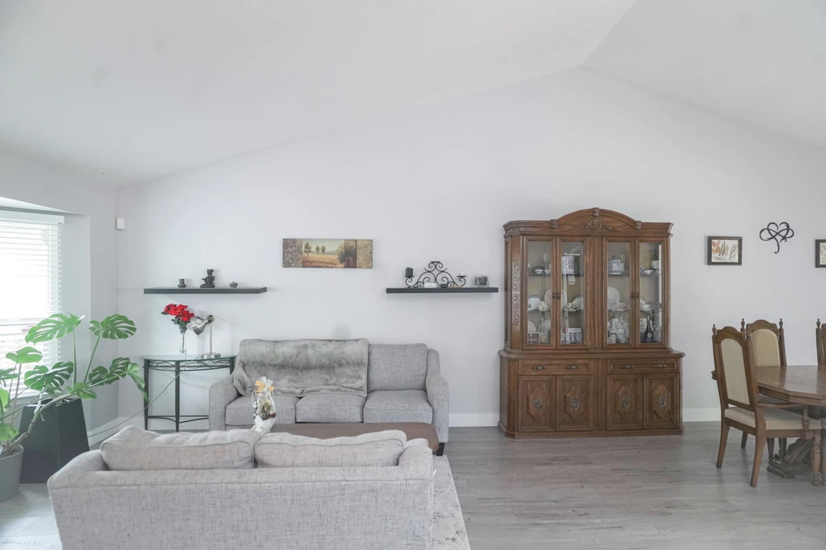 Family Room Photo of 18875 63 Avenue, Surrey, BC