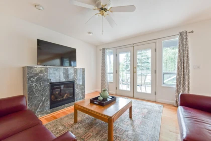 Breakfast Nook Photo of 14915 25a Avenue, Surrey, BC