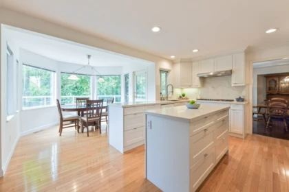 Kitchen Island Photo of 14915 25a Avenue, Surrey, BC