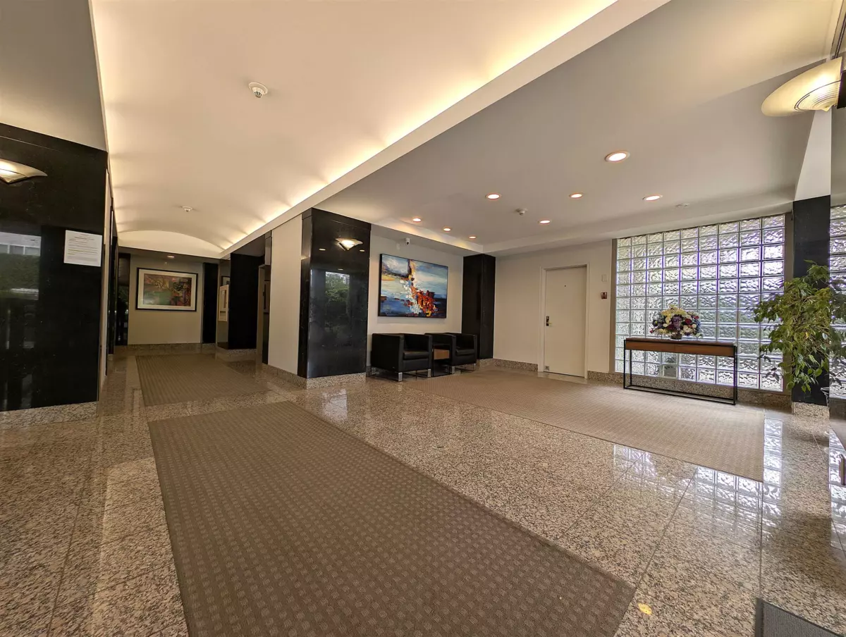 Living Room Photo of 801 5850 Balsam Street, Vancouver, BC