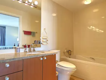 Hallway Photo of 801 5850 Balsam Street, Vancouver, BC