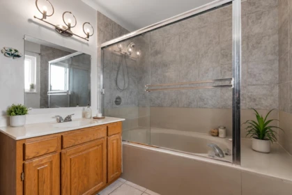 Guest Bathroom Photo of 34762 2nd Avenue, Abbotsford, BC