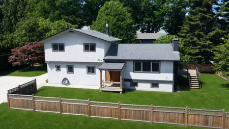 896 Davis Road, Gibsons, BC, Gibsons — Single Family Residence for sale