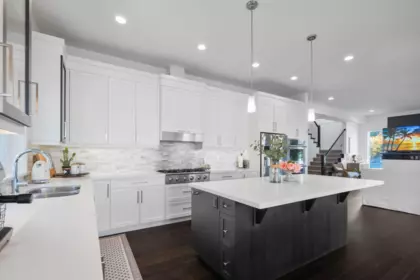 Kitchen Island Photo of 16411 26b Avenue, Surrey, BC