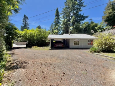 Community Amenities Photo (Clubhouse) of 3658 Beach Avenue, Roberts Creek, BC