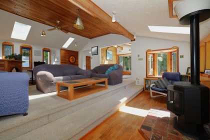 Entry Foyer Photo of 3658 Beach Avenue, Roberts Creek, BC