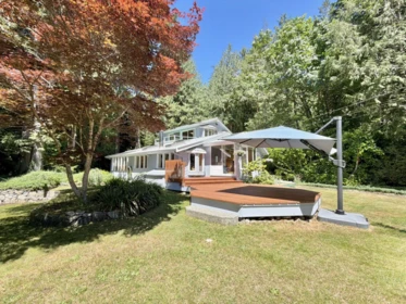 3658 Beach Avenue, Roberts Creek, BC, Roberts Creek — Single Family Residence for sale