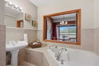 Hot Tub / Spa Photo of 5810 Marine Way, Sechelt, BC
