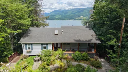 5810 Marine Way, Sechelt, BC, Sechelt — Single Family Residence for sale