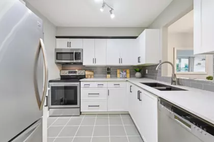 111 6820 Rumble Street, Burnaby, BC, Burnaby — Apartment/Condo for sale
