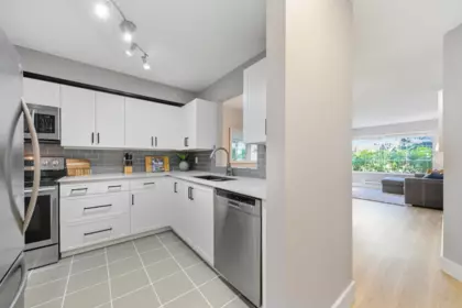 111 6820 Rumble Street, Burnaby, BC, Burnaby — Apartment/Condo for sale