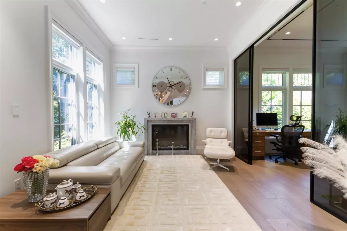 Living Room Photo of 1341 Matthews Avenue, Vancouver, BC