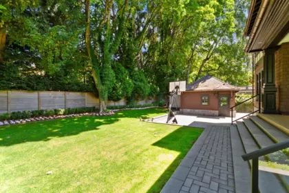 Garden / Landscaping Photo of 1341 Matthews Avenue, Vancouver, BC