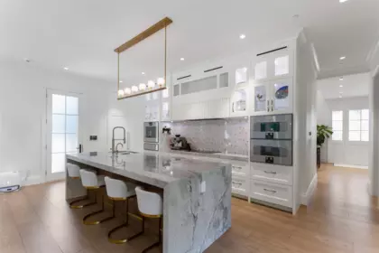Kitchen Island Photo of 1341 Matthews Avenue, Vancouver, BC