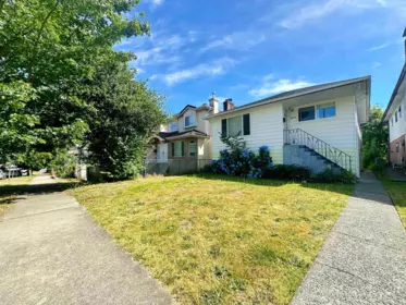 Garden / Landscaping Photo of 3416 Monmouth Avenue, Vancouver, BC