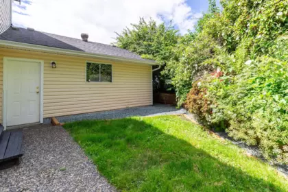 Front Yard Photo of 33563A 2nd Avenue, Mission, BC