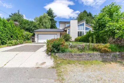 Swimming Pool Photo of 33563A 2nd Avenue, Mission, BC