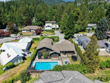 Garden / Landscaping Photo of 2539 Jura Crescent, Squamish, BC