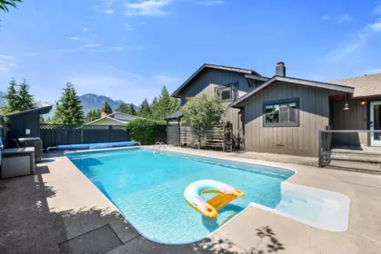 Hot Tub / Spa Photo of 2539 Jura Crescent, Squamish, BC