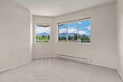 Entry Foyer Photo of 303 7651 Amber Drive, Chilliwack, BC