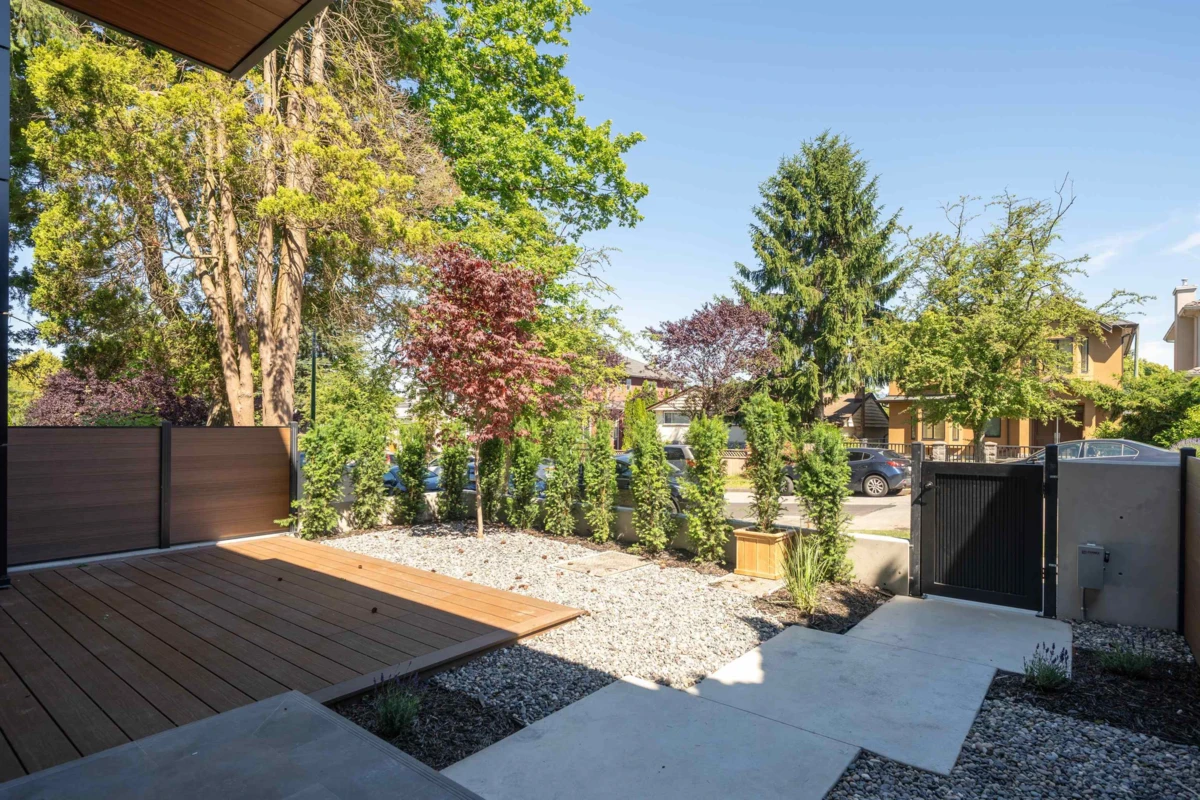 Living Room Photo of 1 1450 E 30th Avenue, Vancouver, BC