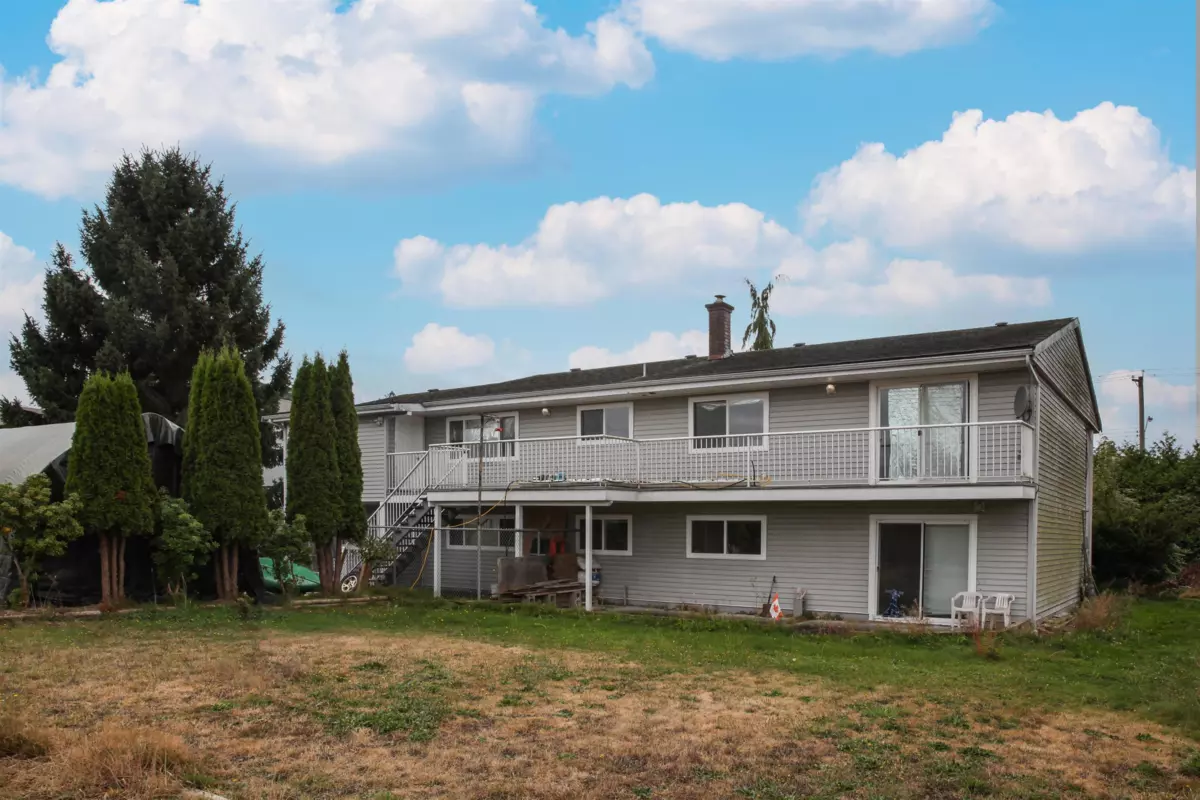 Family Room Photo of 9420 No. 6 Road, Richmond, BC