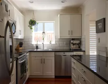 Kitchen Island Photo of 136 W 14th Avenue, Vancouver, BC