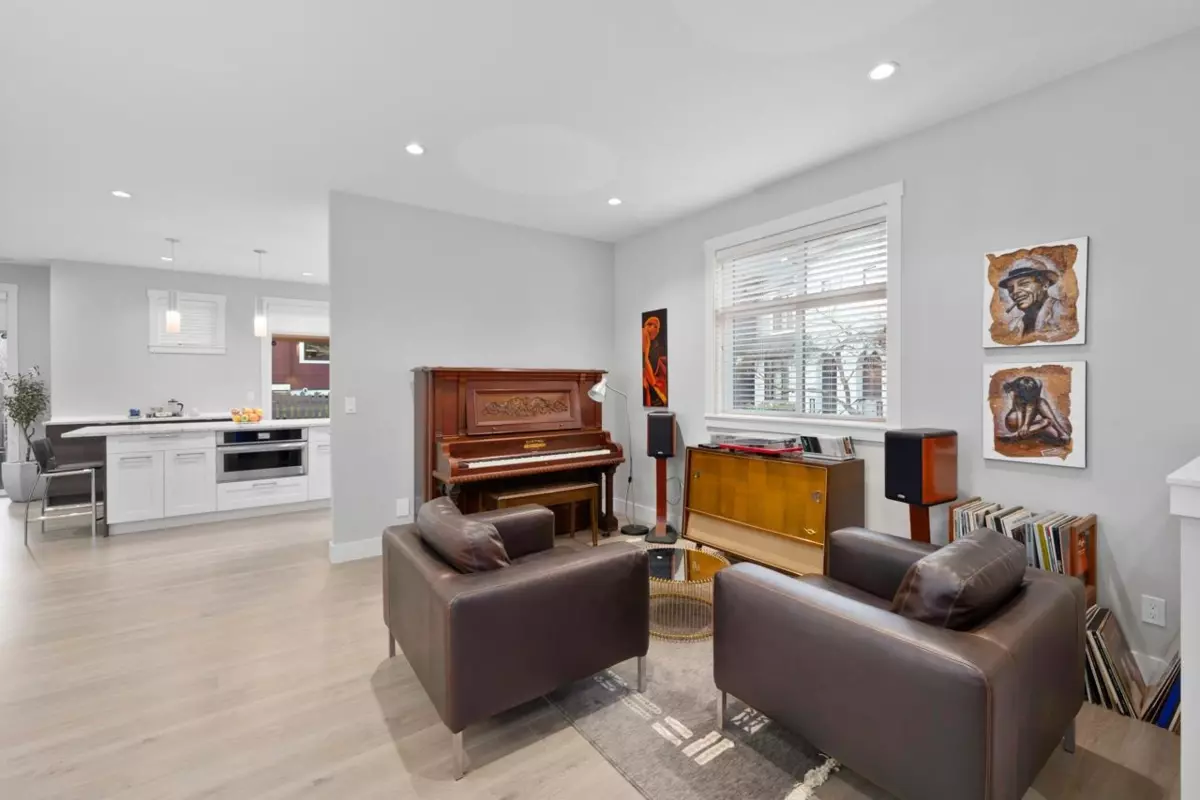 Dining Area Photo of 80 15677 28 Avenue, Surrey, BC