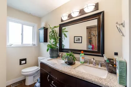 Guest Bathroom Photo of 11380 75b Avenue, Delta, BC