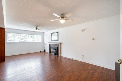 Laundry Room Photo of 11380 75b Avenue, Delta, BC