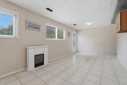 Garage Interior Photo of 565 Milsom Wynd, Delta, BC