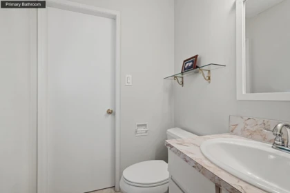 Guest Bathroom Photo of 565 Milsom Wynd, Delta, BC