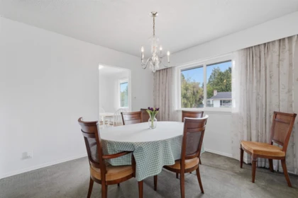 Kitchen Island Photo of 565 Milsom Wynd, Delta, BC