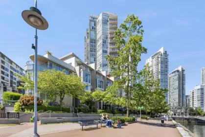 Fitness Center Photo Near 1201 1228 Marinaside Crescent, Vancouver, BC