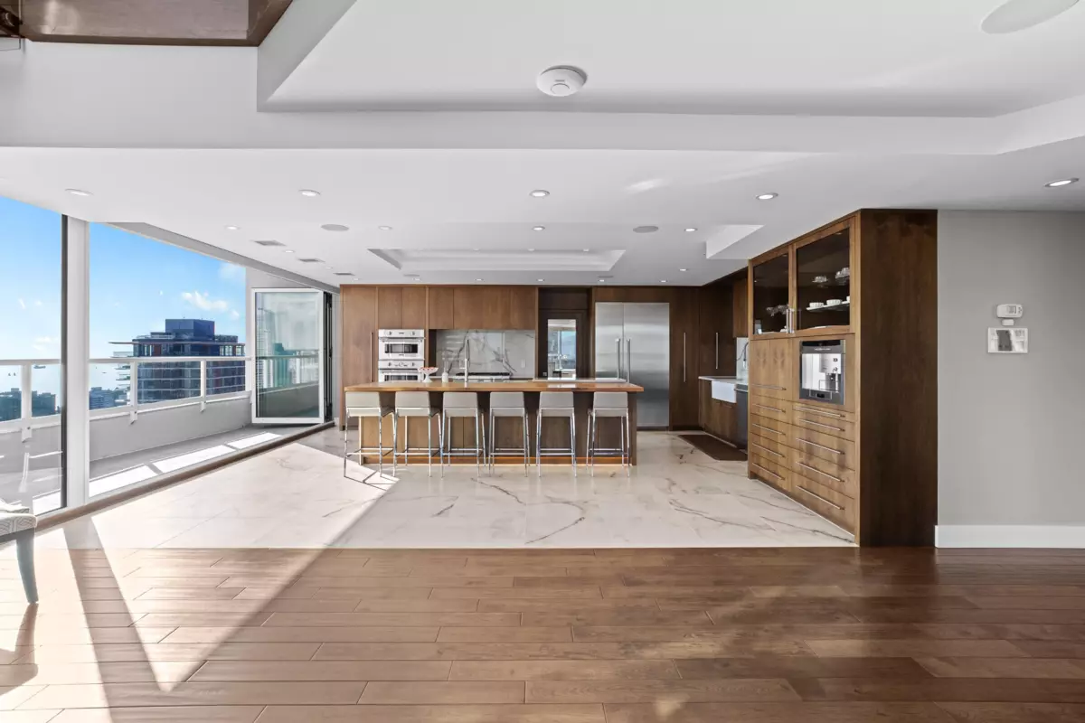 Dining Area Photo of 3102 717 Jervis Street, Vancouver, BC