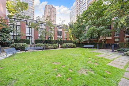 2403 928 Homer Street, Vancouver, BC, Vancouver — Apartment/Condo for sale