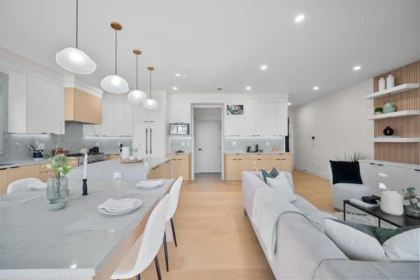 2 3576 E Pender Street, Vancouver, BC, Vancouver — Half Duplex for sale