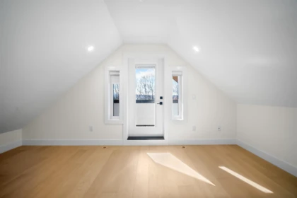 Entry Foyer Photo of 2 3576 E Pender Street, Vancouver, BC