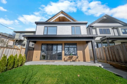 2 3576 E Pender Street, Vancouver, BC, Vancouver — Half Duplex for sale