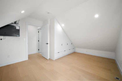 Hallway Photo of 2 3576 E Pender Street, Vancouver, BC