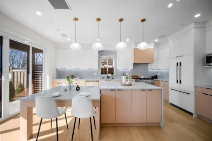 Kitchen Island Photo of 2 3576 E Pender Street, Vancouver, BC