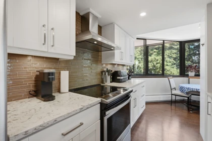 Breakfast Nook Photo of 508 1480 Foster Street, White Rock, BC