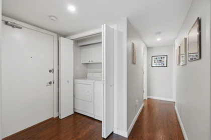Entry Foyer Photo of 508 1480 Foster Street, White Rock, BC