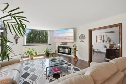 Family Room Photo of 508 1480 Foster Street, White Rock, BC