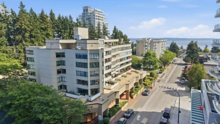 Front Yard Photo of 508 1480 Foster Street, White Rock, BC