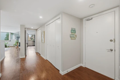 Hallway Photo of 508 1480 Foster Street, White Rock, BC