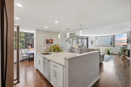 Kitchen Island Photo of 508 1480 Foster Street, White Rock, BC