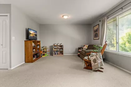 Staircase Photo of 85 46360 Valleyview Road, Chilliwack, BC