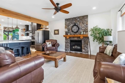 Kitchen Photo of 341 Chestnut Avenue, Harrison Hot Springs, BC