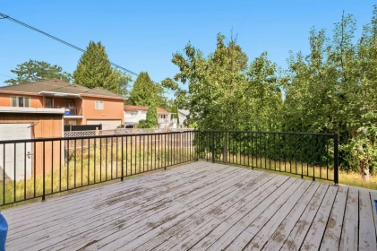 Hallway Photo of 9443 132a Street, Surrey, BC